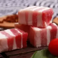 新鲜猪肉500克