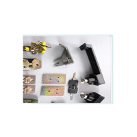 左车门锁总成TY220