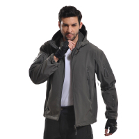 兵行者 男户外薄款冲锋衣软壳TAD冲锋衣鲨鱼皮运动服装 灰色上衣 M