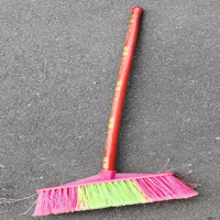 木质把塑料笤帚