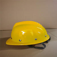 防止突然飞来物体对头部的打击，防止化学和高温液体从头顶浇下时头部受伤；防止头部遭电击。