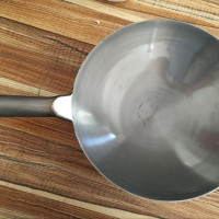 传统老式熟铁锅钢板无涂层炒锅加厚圆底饭店商用炒菜锅带耳木把铁锅