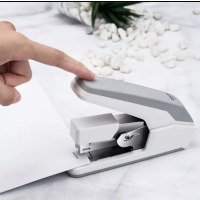 得力0477省力结构订书机