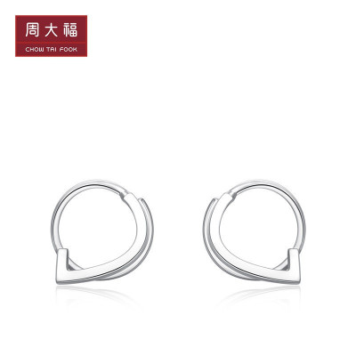 周大福(CHOW TAI FOOK)PT160370铂金耳钉