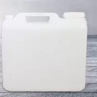 白色水桶