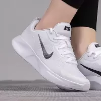 Nike耐克女鞋2020旗舰正品运动鞋耐磨休闲跑步鞋女CJ1677-100