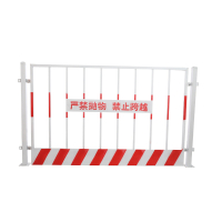 白红竖管型防护栏 1.2m*2m