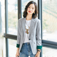 森团职业灰色小西装