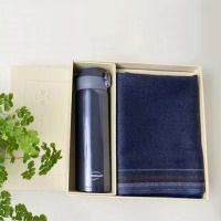 玛丽亚·古琦羊毛围巾+膳魔师保温杯套装