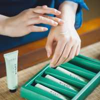 七修良品 沉香护手霜30g/支*4支 礼盒款 自用送礼草本凝香 沁人丝滑 沉香精粹 尊贵养肤