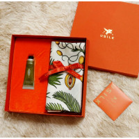 丝巾+欧舒丹护手霜(单位:套)