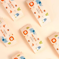 名创优品(MINISO)森林家族 湿巾 一次性随身便携迷你小包湿巾 湿纸巾 8片*8包