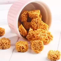 百草味 膨化食品 拉面丸子（火鸡味+麻辣味） 50gx2袋网红休闲零食小吃小丸子干脆面满满