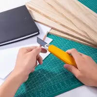 美工刀 黑
