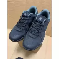黑色体能训练跑鞋