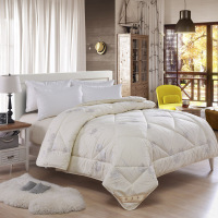 木辛梓臻品羊毛被米黄