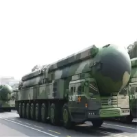 东风41导弹模型 DF-41导弹发射车 1:40洲际导弹发射车阅兵模型摆件 铝盒