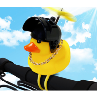 网红小黄鸭 涡轮增鸭 破风鸭 社会鸭 摩托车汽车电动车自行车车载装饰 戴头盔的螺旋桨小鸭子 皮卡丘