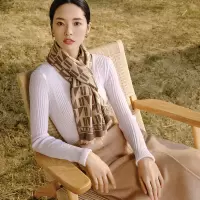万事利真丝绒围巾时尚空间