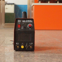 电焊机 WS-250A(220V)1台