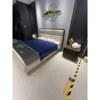 黑白色是一种金典的搭配,设计简约,落落大方,非常有艺术感,外观简约而不失创造力