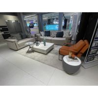 黑白色是一种金典的搭配,设计简约,落落大方,非常有艺术感,外观简约而不失创造力