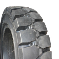 佳通轮胎(700-15 621)