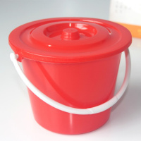 红色加厚带盖塑料桶/个
