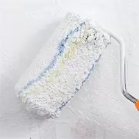 翻新铁皮围墙刷白98000*2000涂刷服务 单位:项