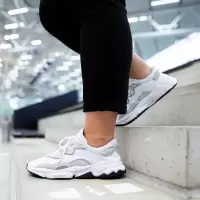 阿迪达斯(adidas)三叶草男子OZWEEGO运动休闲鞋EE6464