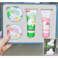 小甘菊 青春礼盒(带礼袋)经典护手霜20ml 特润护手霜20ml 新柔皙护手霜20ml 玫瑰护手霜20ml 单套装