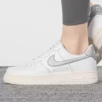 耐克(NIKE)女鞋 运动鞋低帮轻便舒适耐磨休闲鞋时尚潮流板鞋 DQ7569-100