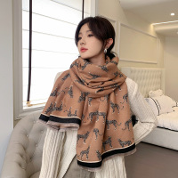 2023冬季新款高级感百搭围脖豹子图案两用保暖披肩加厚拉毛围巾女