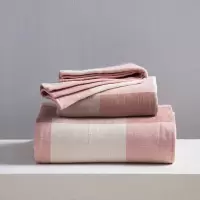多喜爱格调毛巾三件套(红)Ⅱ浴巾*1:140*70cm 面巾*1:76*34cm 方巾*1:34*3