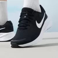 耐克运动NIKE男子NIKE REVOLUTION 7 WIDE跑步鞋