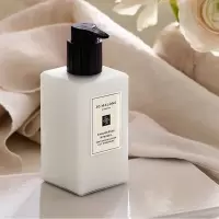 祖马龙润肤乳液 杏桃花与蜂蜜香型250ml