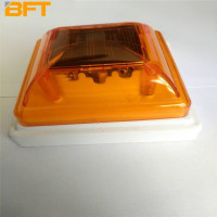 太阳能立柱帽灯 太阳能警示灯防水安全护栏灯围栏发光警示灯 铁底座黄色60*60mm