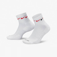 耐克(NIKE)耐克袜子 2024夏季新款潮流时尚袜子健身跑步训练运动袜运动配饰 M