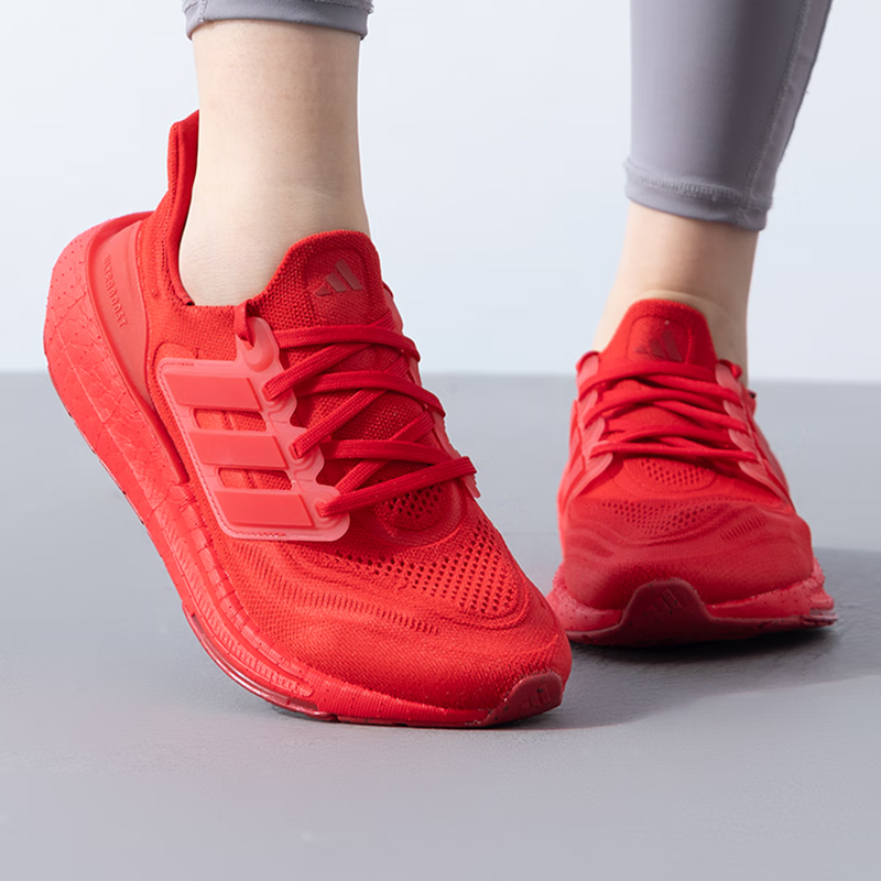 adidas阿迪达斯男女同款新款缓震回弹防滑跑步鞋IF9656 ZP