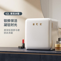 哈士奇HCK 迷你冰冷藏单开柜化妆保鲜小型箱42升
