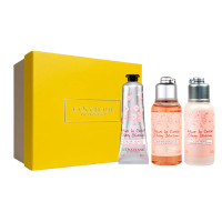 欧舒丹 甜蜜樱花沐浴润肤护手三件套(香型随机护手霜30ml+甜蜜樱花沐浴露75ml+甜蜜樱花润肤露75ml)