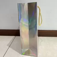 BELIK专属定制手提袋横款 材质:250克白卡 印刷工艺:四色一专印刷 是否覆膜:哑膜 尺寸340*240*100mm