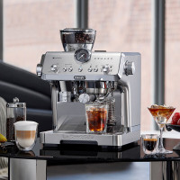德龙(Delonghi)咖啡机意式半自动美式家用冷萃 豆粉两用 19Bar泵压 EC9555.M 15档研磨 2L水箱