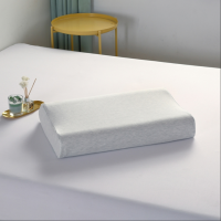 红豆乳胶枕犹如肌肤般舒适,抑菌防螨。蜂巢微孔结构,加强透气