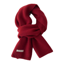 男生红色毛围巾