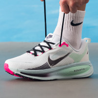 耐克(NIKE)男鞋新款运动鞋低帮轻便舒适健身训练缓震VOMERO 18跑步鞋IM6676-104 ZP