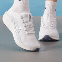 耐克(NIKE)女鞋新款户外运动鞋时尚休闲鞋防滑网面透气厚底跑步鞋FD6476-110 ZP