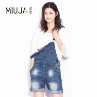 女款侧边扣子磨白背带牛仔短裤