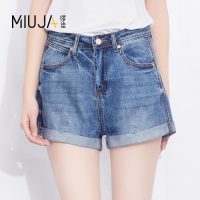 女款中腰裤脚卷边牛仔短裤