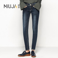 女款中腰磨白加绒牛仔长裤